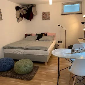 Apartment Helle Souterrainwohnung Mit Komfort München