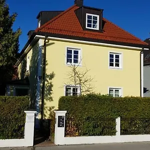 Apartment Helle Und Ruhige Dachgeschosswohnung München